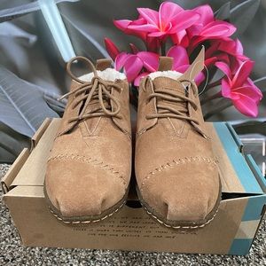 Toms NIB Toffee Suede Women’s  Bota